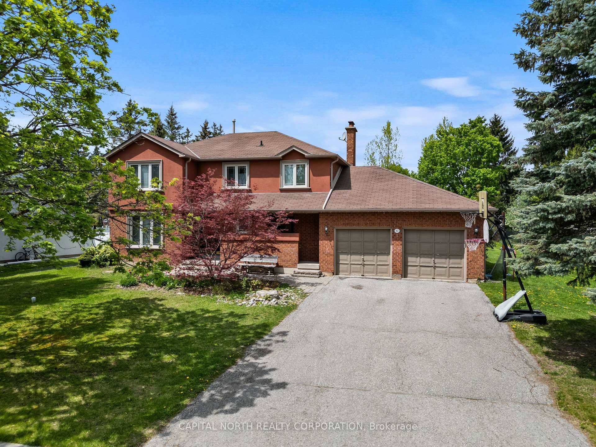 Lovely Detached Home In One Of King City's Most Sought After Neighbourhoods !