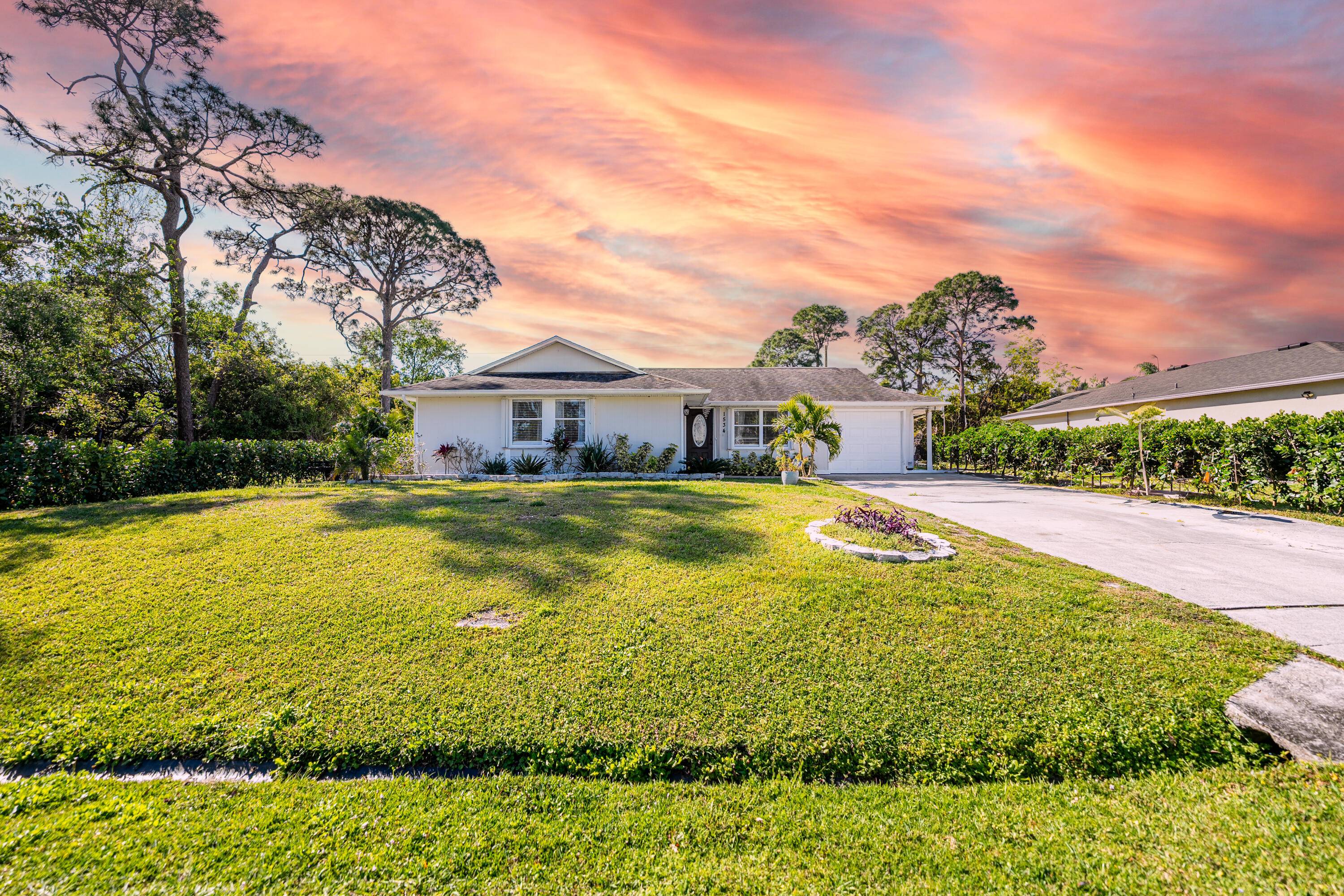 Charming remodeled 3 Bedroom, 2 Bathroom Pool Home in Prime Location !