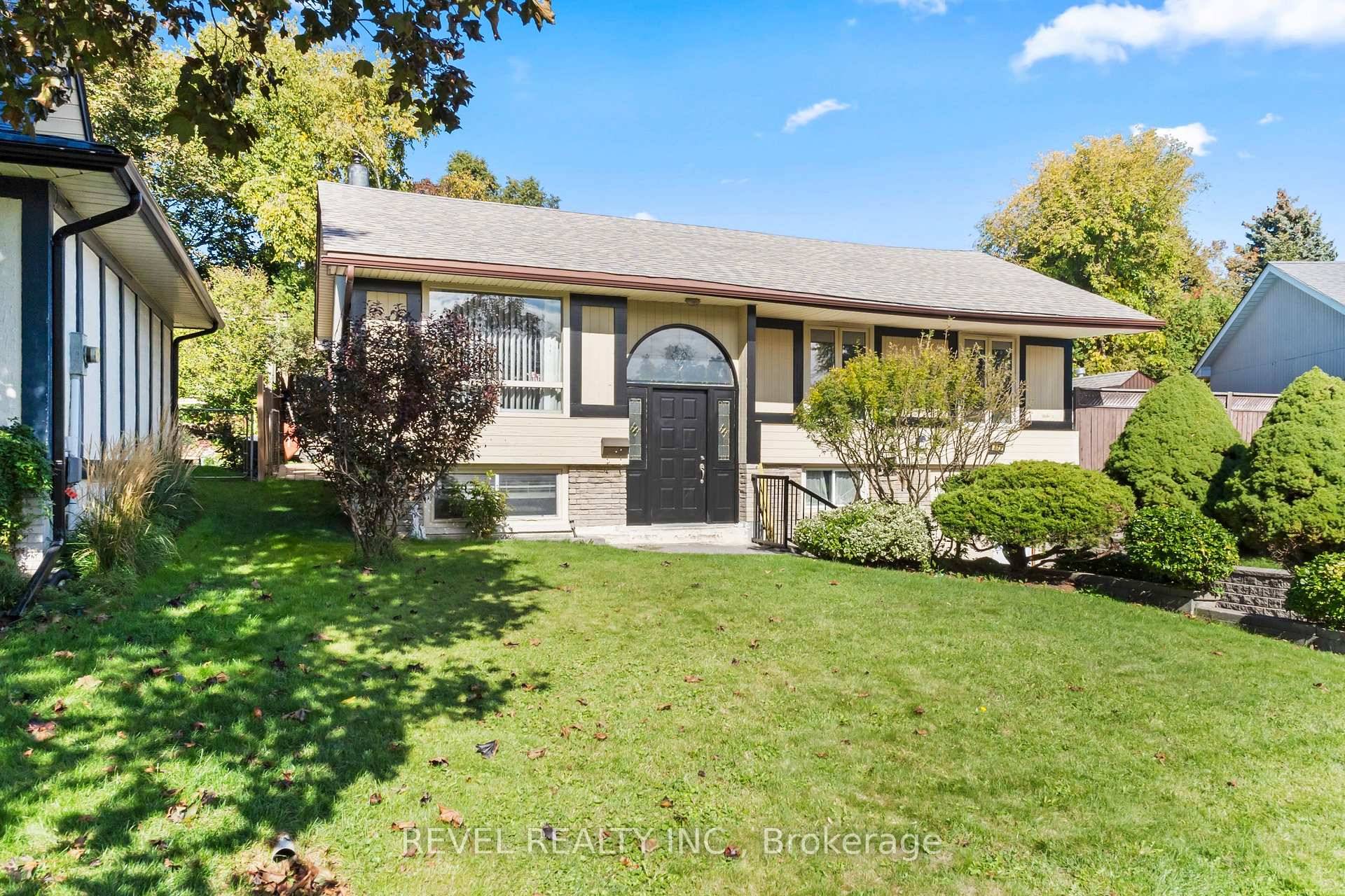 Attractive Raised Bungalow in a Family Friendly Oshawa Neighborhood !