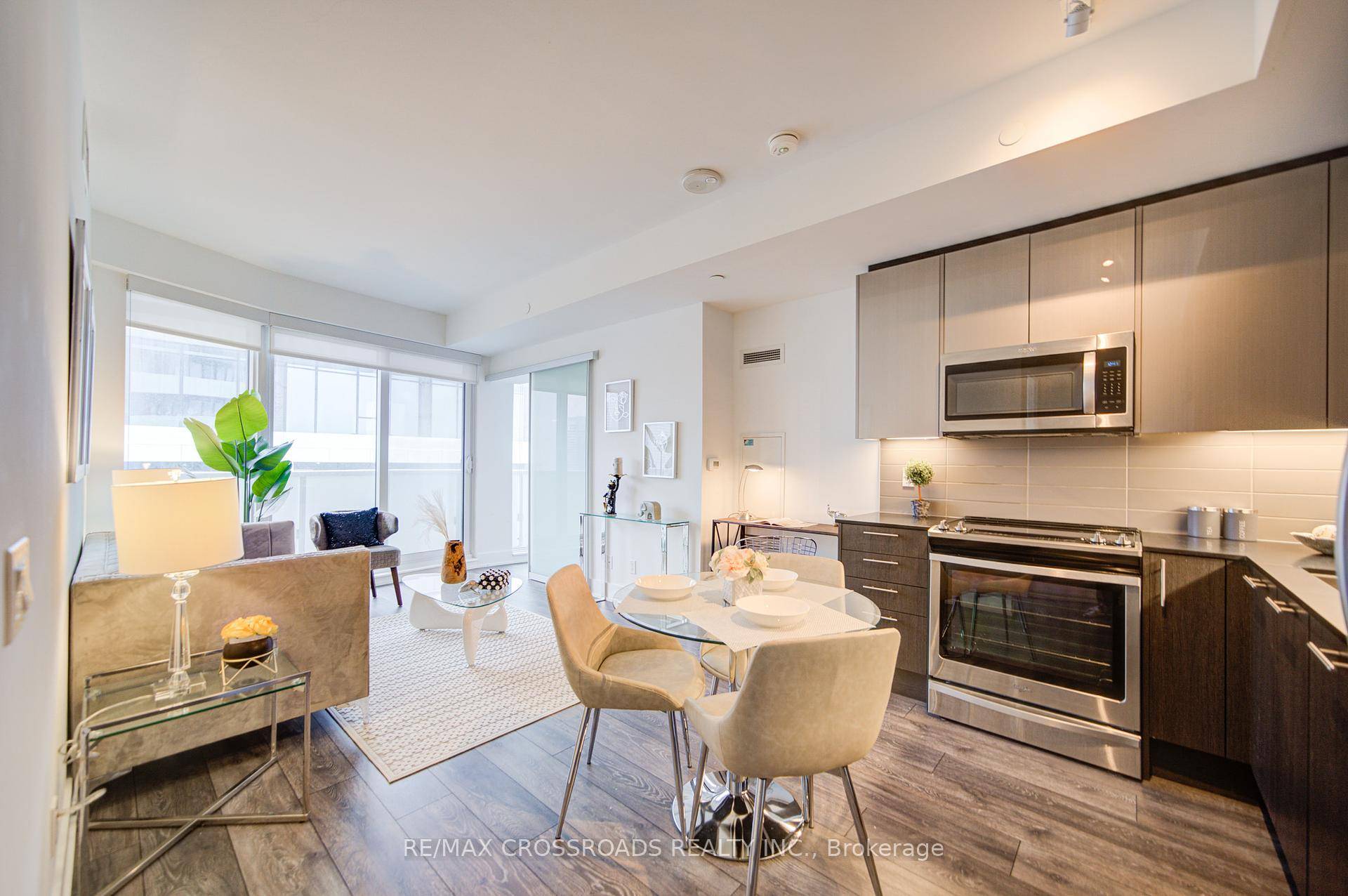 Incredible 5 Year Old Condo at Stanley Condo 2 Beds, 1 Bath 689 Sqft 168 Sqft Balcony Parking Locker !