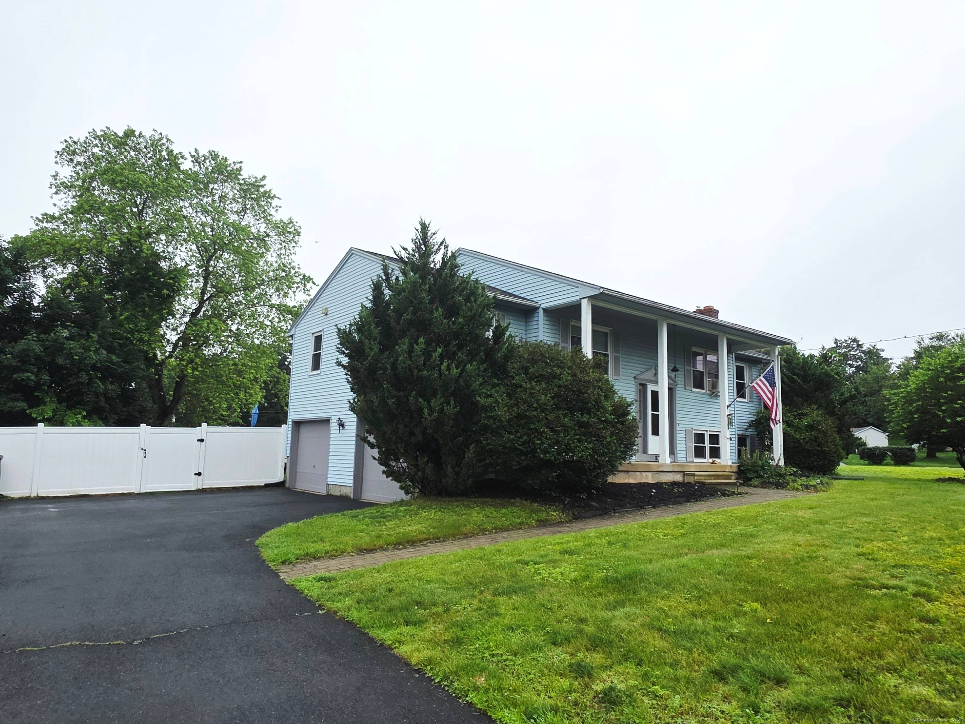 Charming Home in Buckhorn Estates Corner Lot with Exceptional Upgrades Nestled in the desirable Buckhorn Estates, this stunning property is a perfect blend of comfort and functionality.