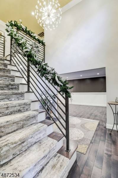 Completely renovated in 2017, 3 bedroom 2 1 2 bath end unit PUD in Manitou.
