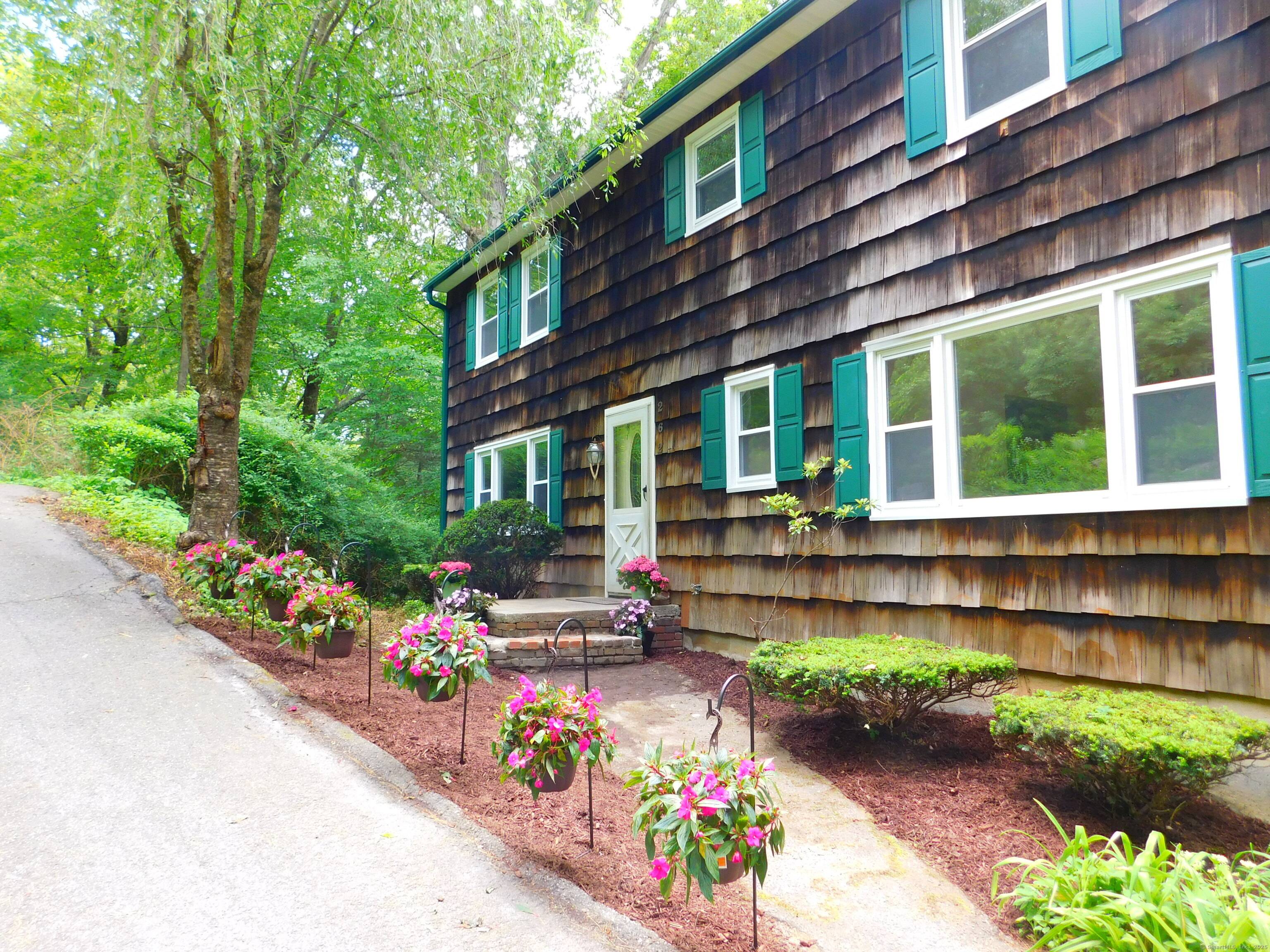 Spacious 4 Bedroom Home in Candlewood Springs Lake Community !