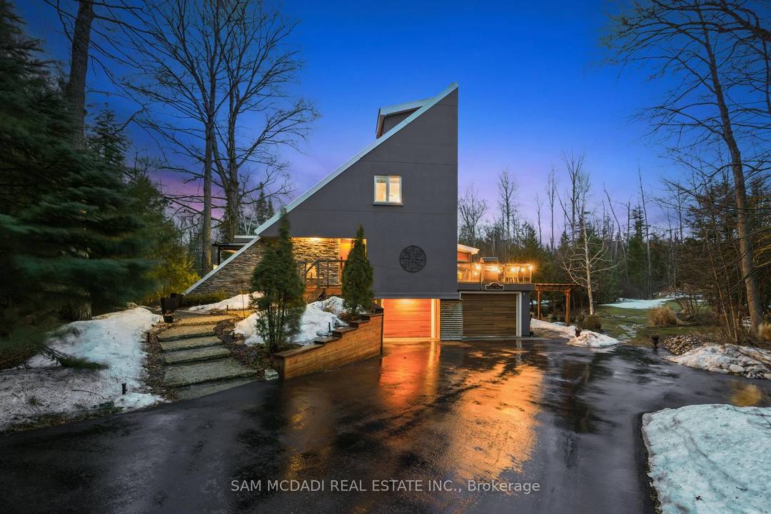 Discover a truly unique and breathtaking country estate where nature, privacy, and exceptional design come together in perfect harmony.