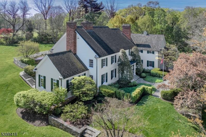Presenting a distinguished 6 bedroom residence in the classic Harding tradition, set on 4.