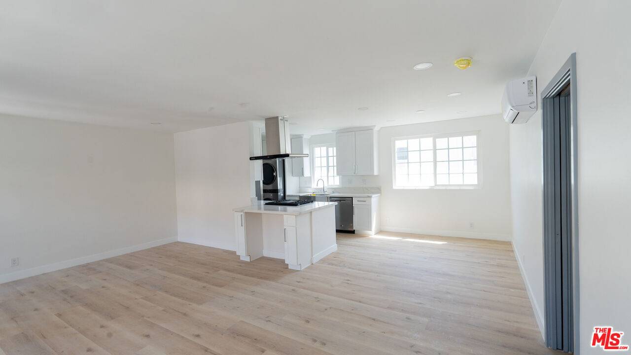 835  S Sherbourne Dr 2BR Beverlywood La