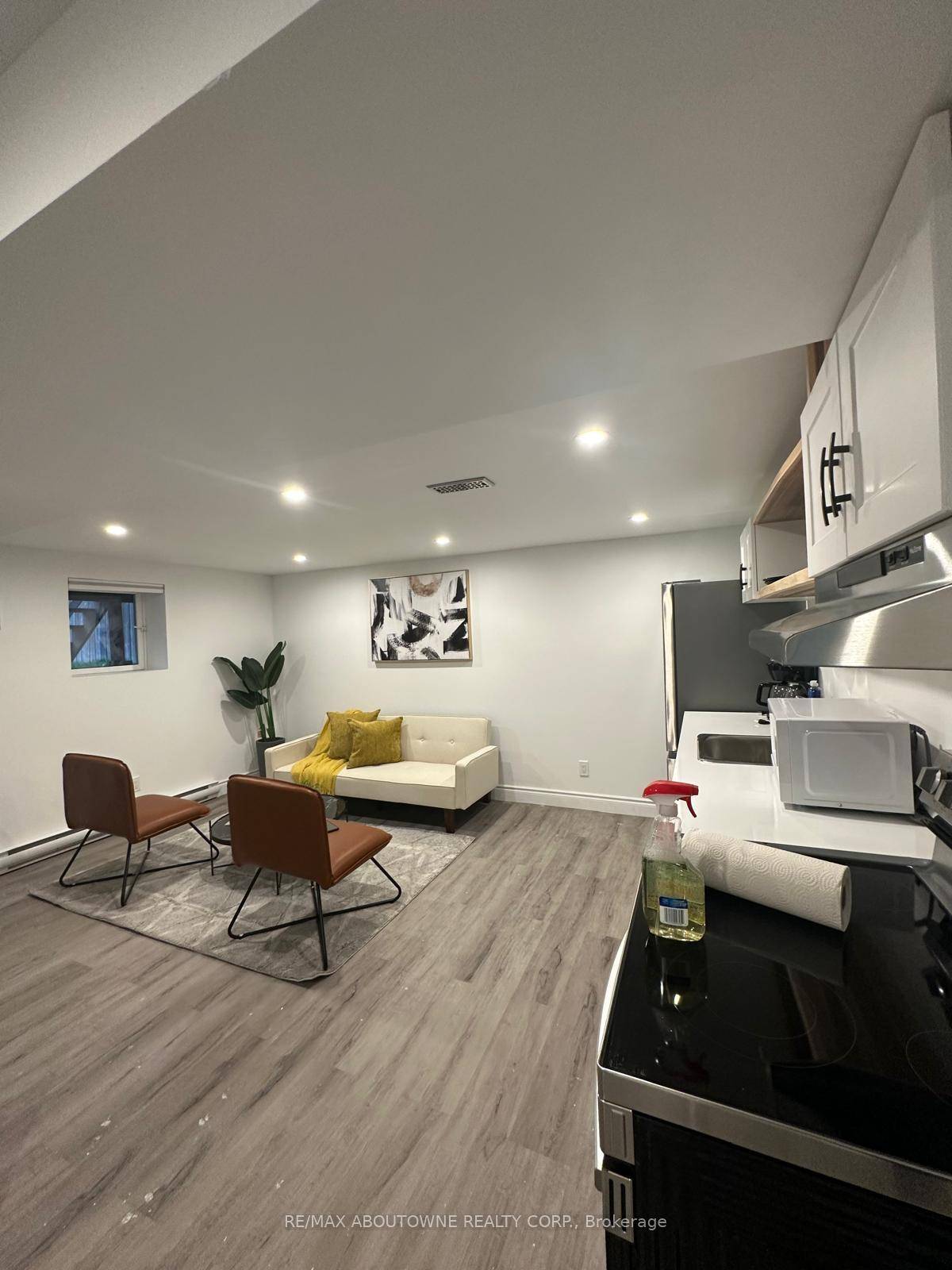 Absolutely stunning, 1 Bedroom Executive basement Suite in downtown Hamilton.