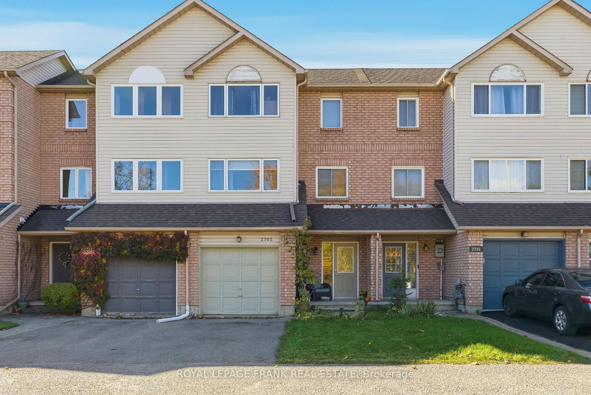 Welcome to this beautifully maintained 3 storey townhouse, ideally located in a quiet and convenient Courtice neighbourhood.
