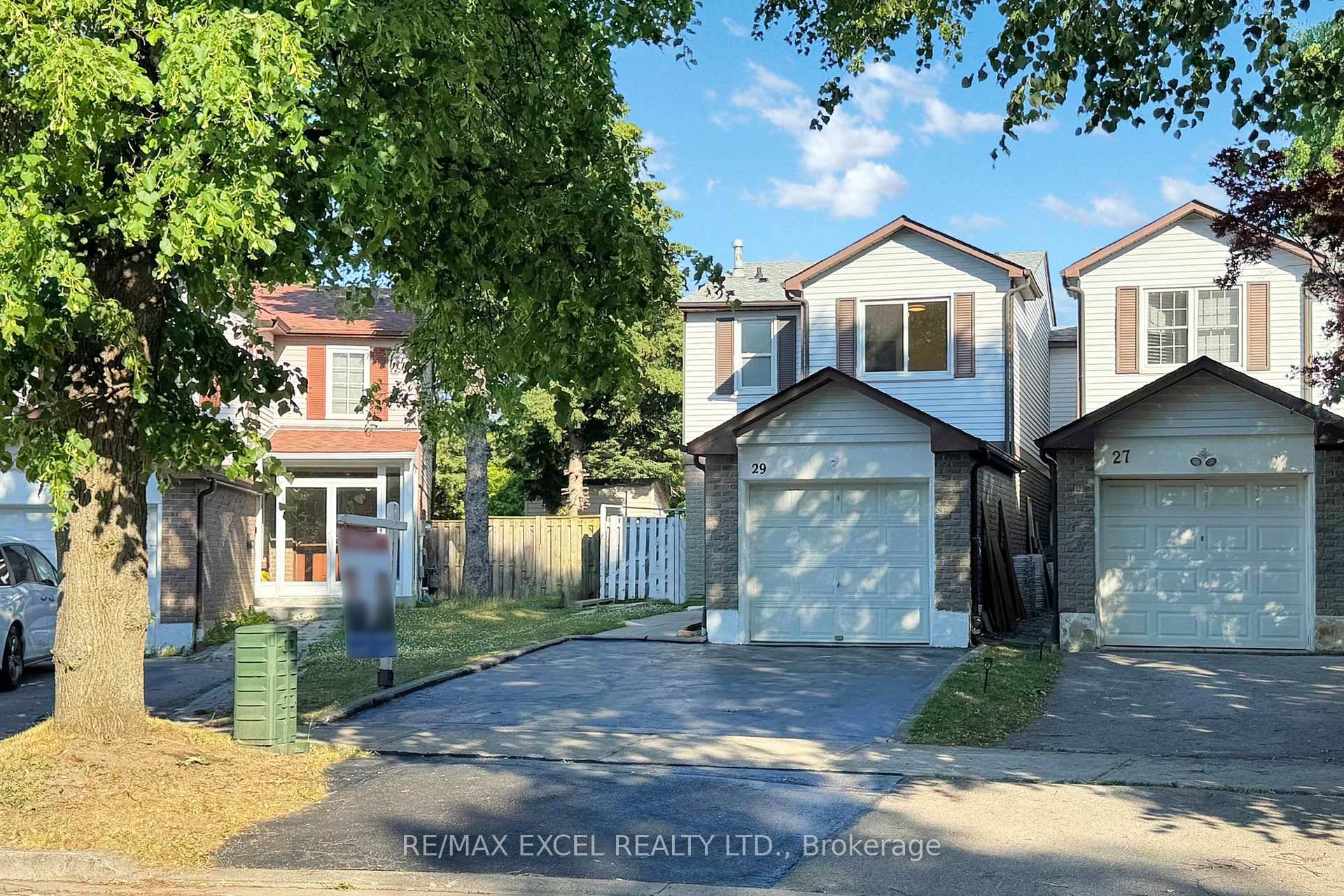 Amazing Opportunity To Own This Bright Spacious 3 1 Brs 4 Baths Sweet Detached Link Home In Desirable The Heart Of Milliken.