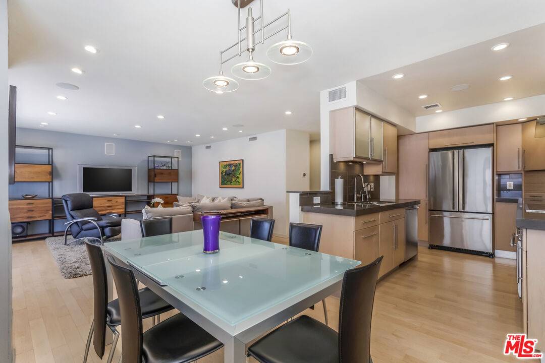 1221  N Kings Rd 1BR Sunset Strip La