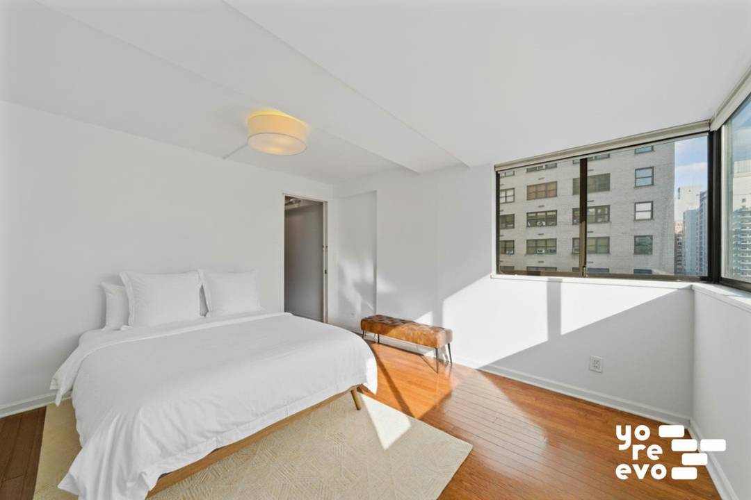 142 East 16th Street 8C is a bright, well designed 1BR just minutes from Union Square !