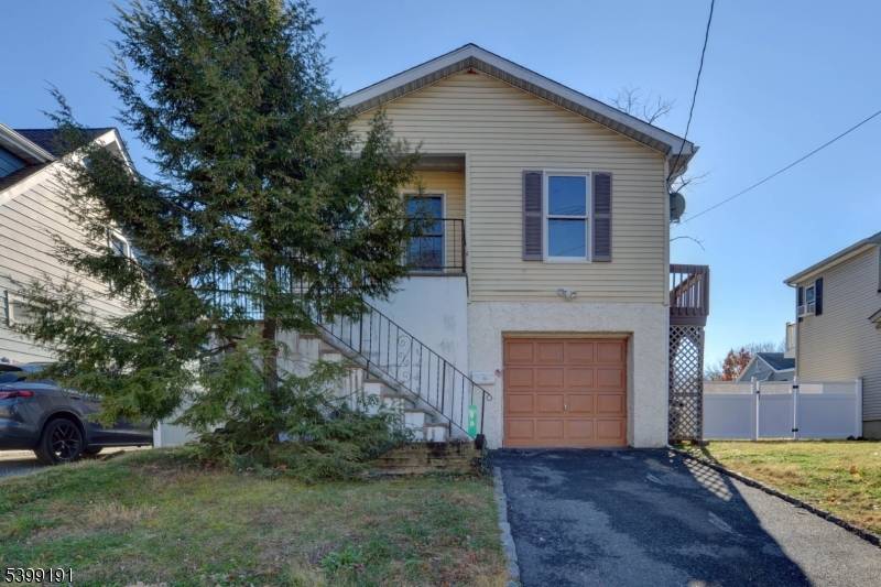 Beautifully Renovated Raised Ranch in Prime Demarest Location !