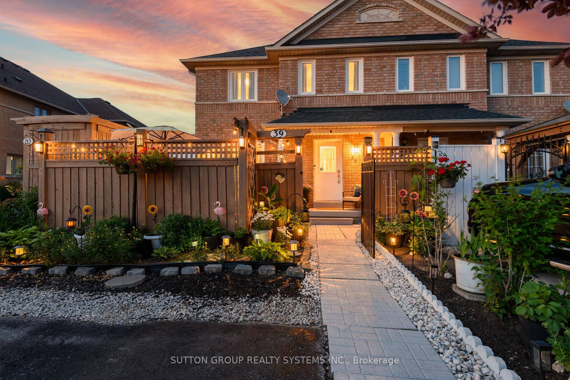 Welcome to this bright and spacious freehold quad townhome located in the sought after Sandringham Wellington community !