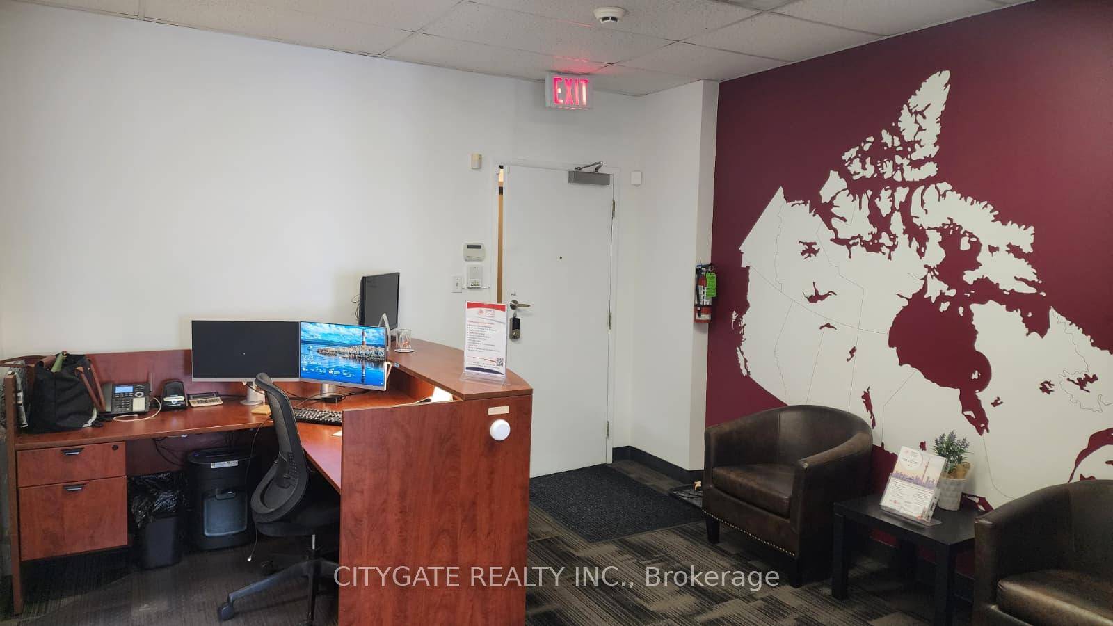 Gross Lease HST includes utilities Gas, Water, Hydro Perfect for professional office.