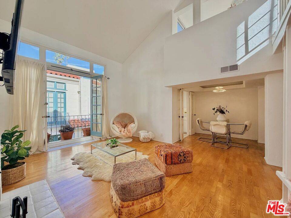 1123  N Flores St 2BR Sunset Strip La