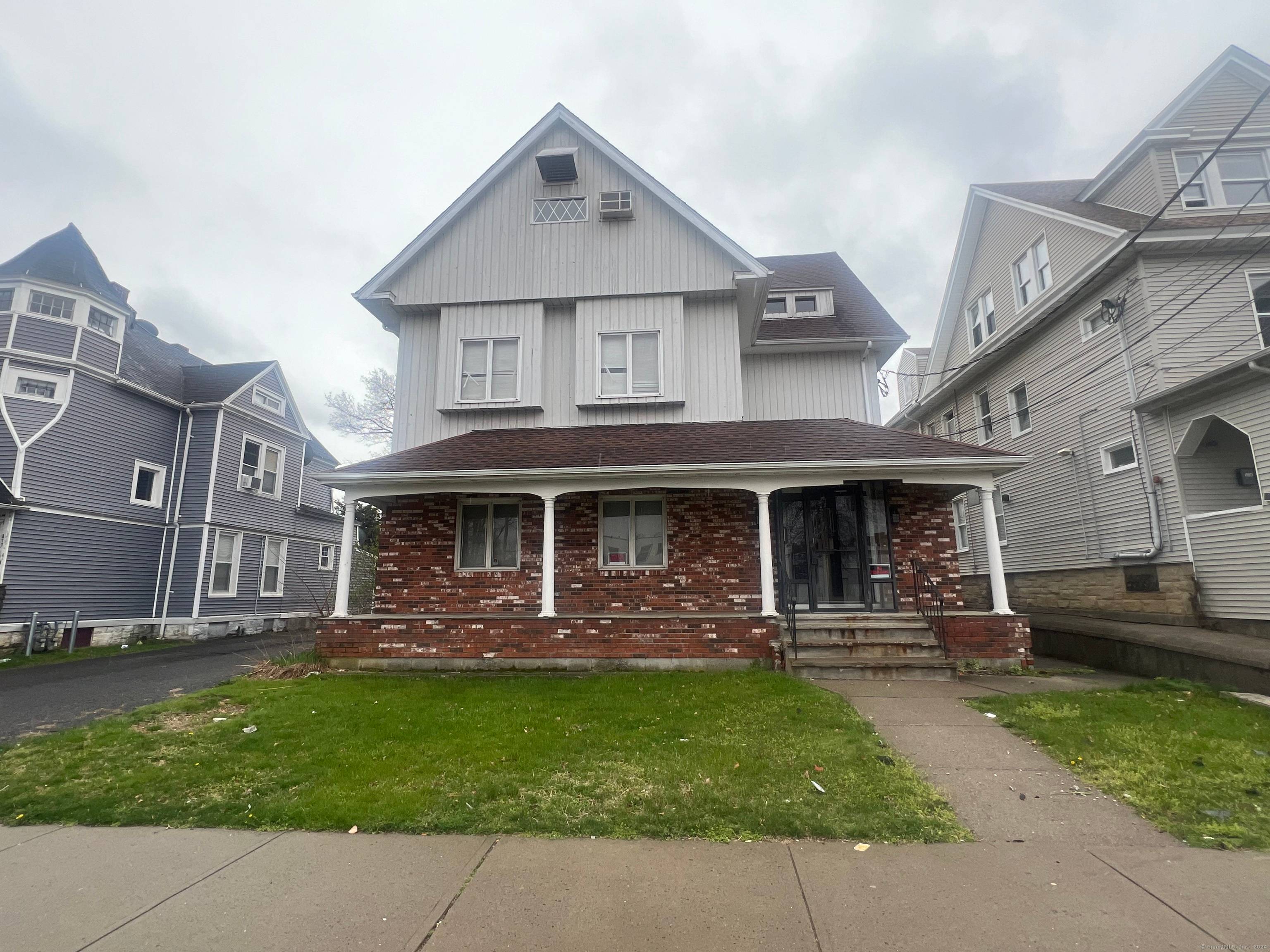 INVESTORS TAKE NOTICE of this opportunity to own this 11, 114 sq ft building with two amazing CASH Flow options.
