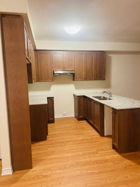 Welcome to this beautiful and bright brand new 2 Storey townhouse amp ; ready to move property in the Erin Glen community !