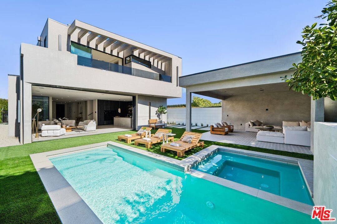 6660 Maryland Dr 4BR Beverly Grove La