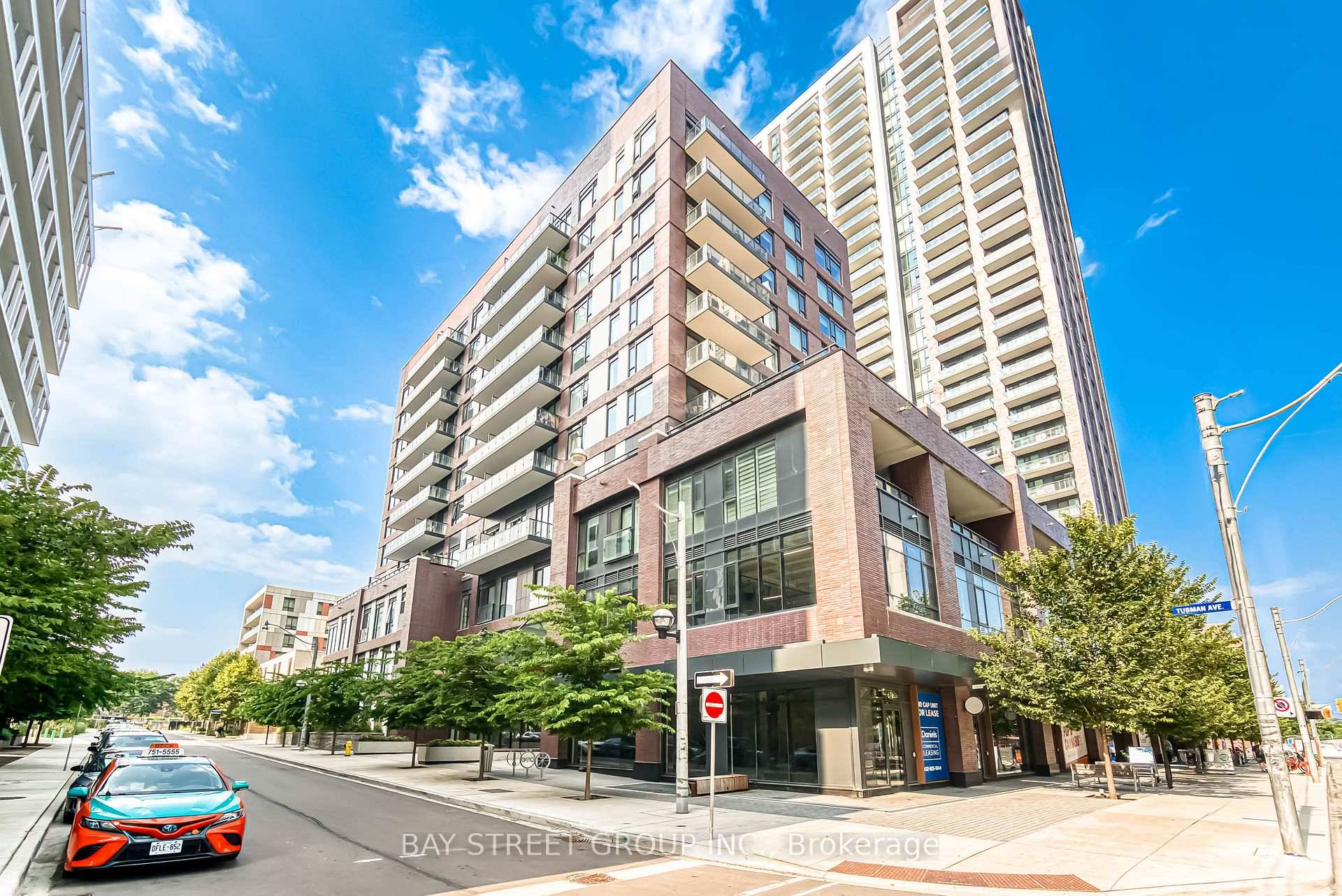1 Min Drive To Don Valley Parkway QEW Two year New, Daniels built Artsy Boutique condo.