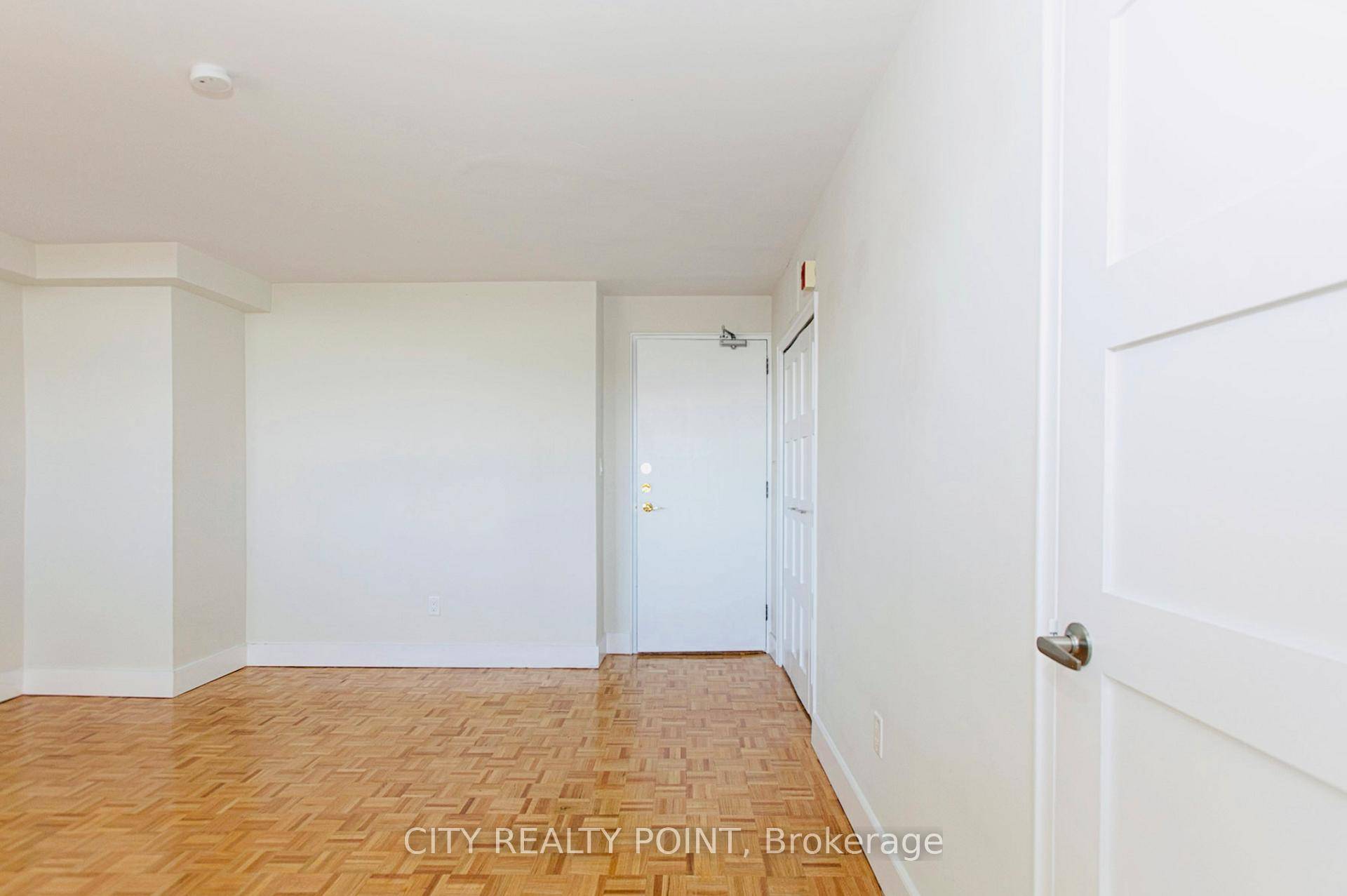 ONE MONTH FREE ! Welcome to your newly renovated, bright, and spotlessly clean STUDIO apartment in a quiet, family friendly building at 490 Eglinton East.