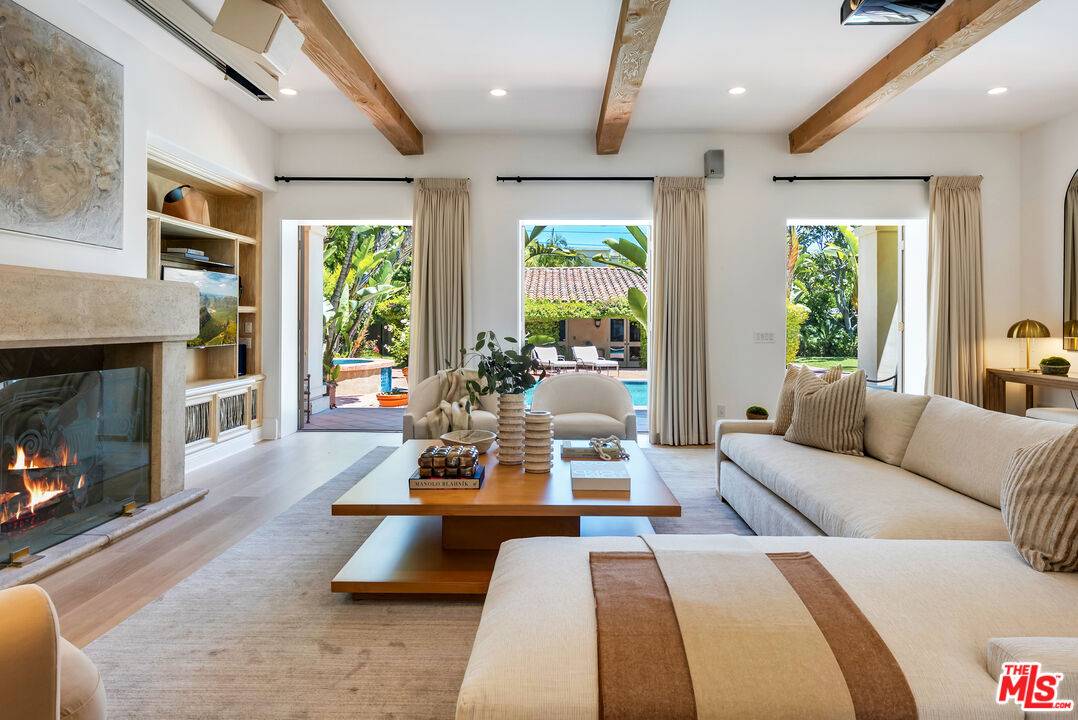 812 N Bedford Dr 6BR Beverly Hills Post Office | B.H.P.O. La