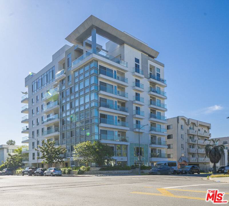 702  S Serrano Ave 3.0 Hancock Park LA