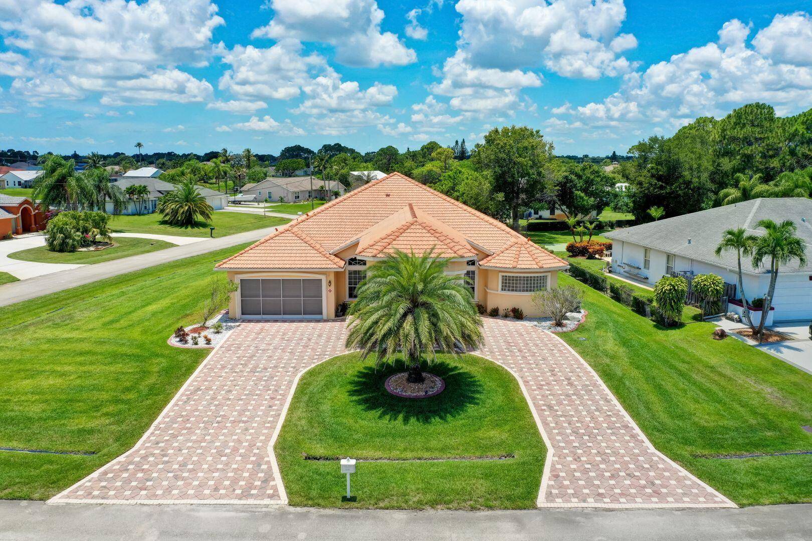 Beautiful single family home 3932 Sq Ft with Assisted Living Facility ALF business, 6 Bed fully occupied.