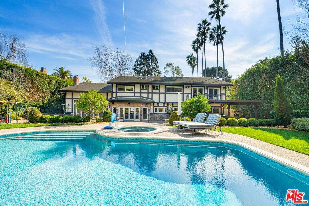 13037 San Vicente Blvd 5BR Brentwood La
