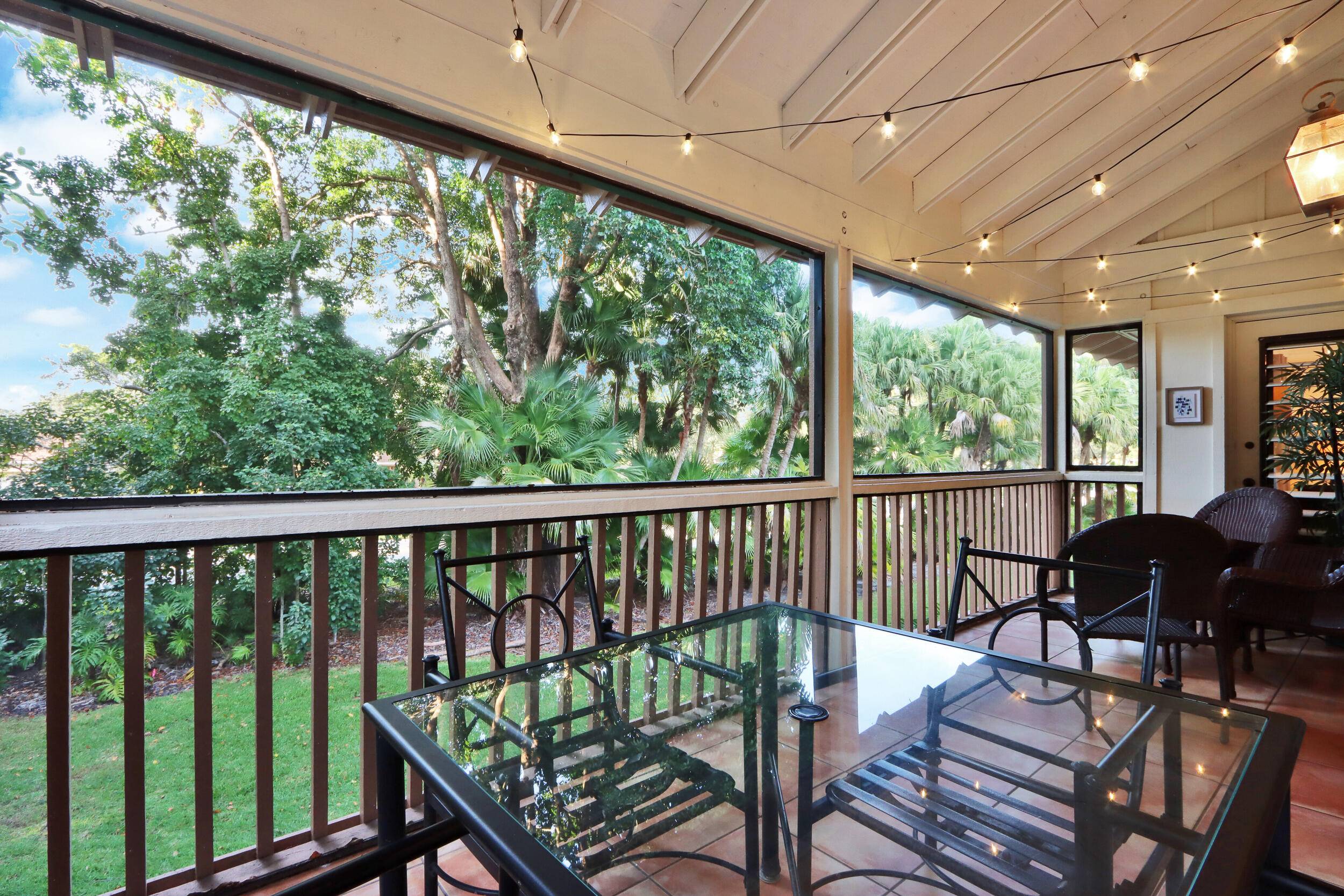 Beautifully appointed Golf Villas Condo !