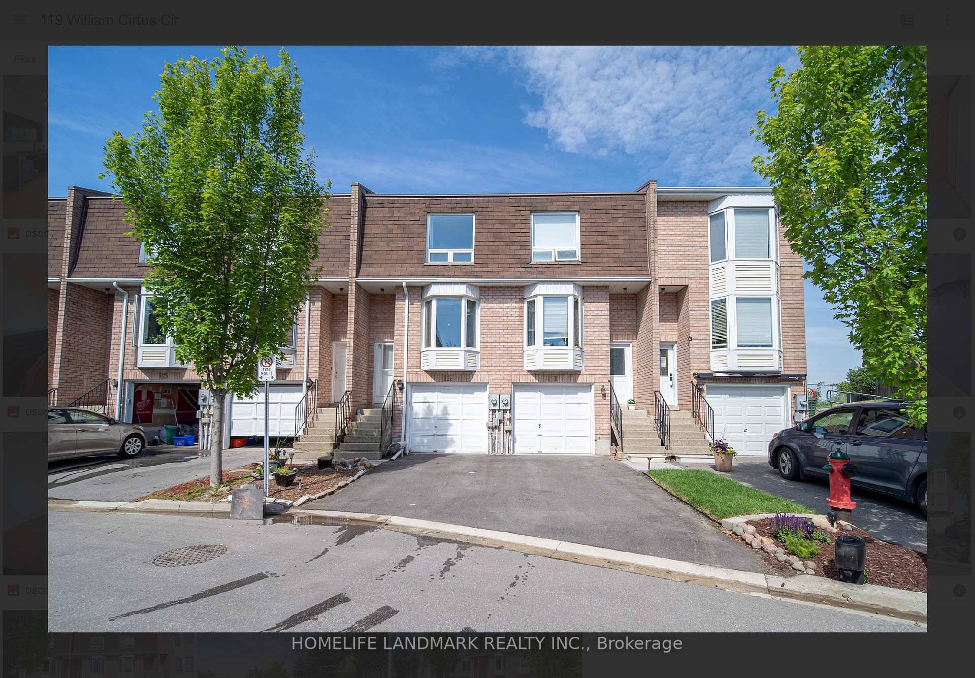 Incredible Opportunity To Own This Lovely Townhome In Newmarket, 3 Bedroom, 2 Bathroom Bright amp ; Spotless Home Has Large And Updated Eat In Kitchen.