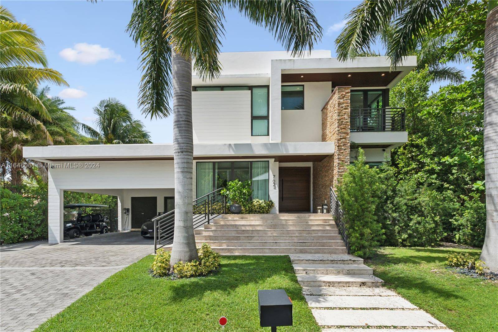 Welcome to 762 Fernwood Rd, a stunning oasis in Key Biscayne.