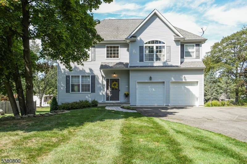 Location, Location ! Enjoy comfortable leisure living and formal entertaining in this spacious 4 bedroom 2006 Colonial home on 1 2 acre property in serene neighborhood cul de sac street, ...