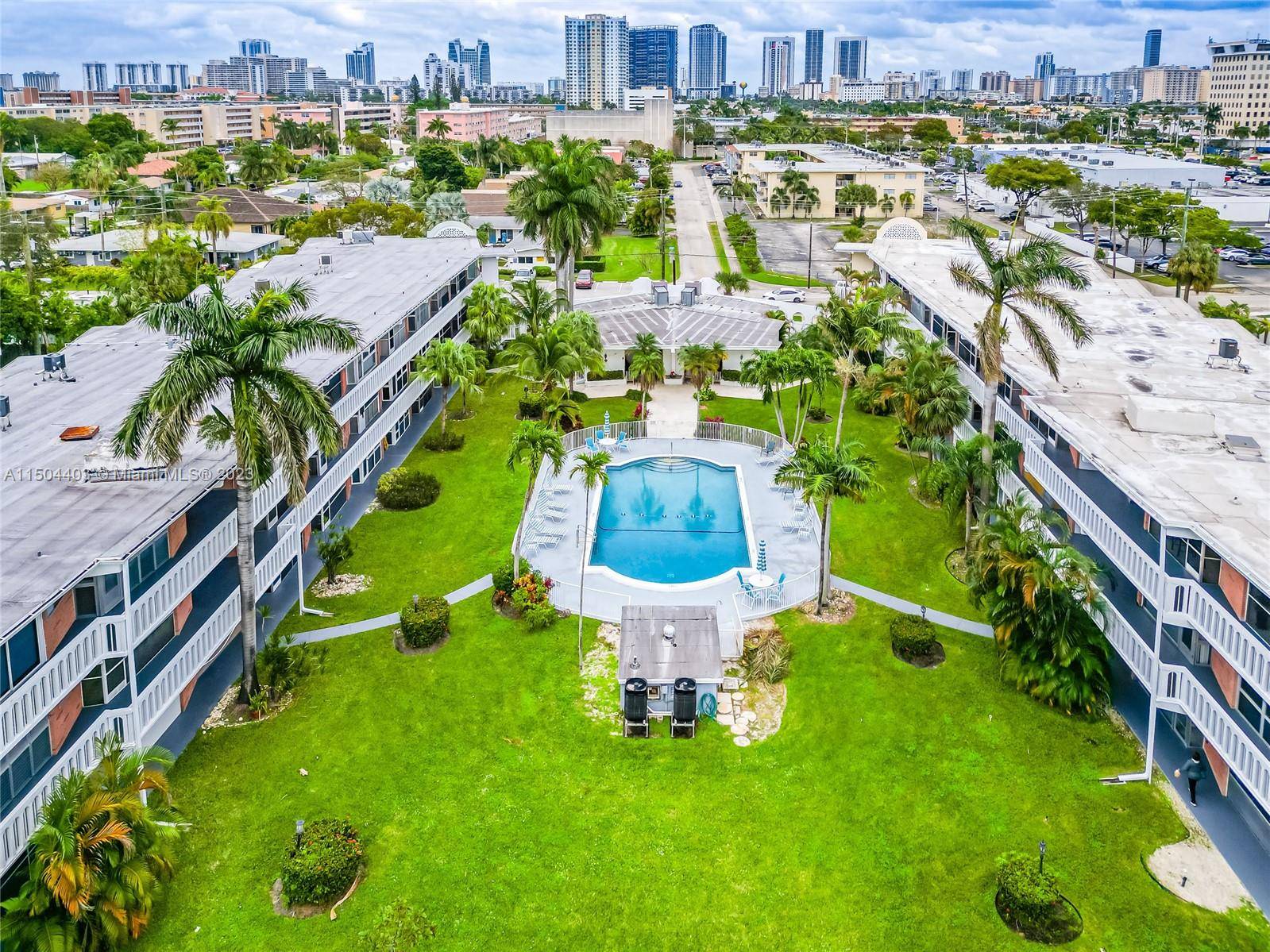 Sophisticated living in Hallandale, Florida !