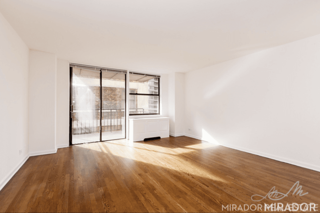 Beautiful high floor South facing apartment with a private balcony.