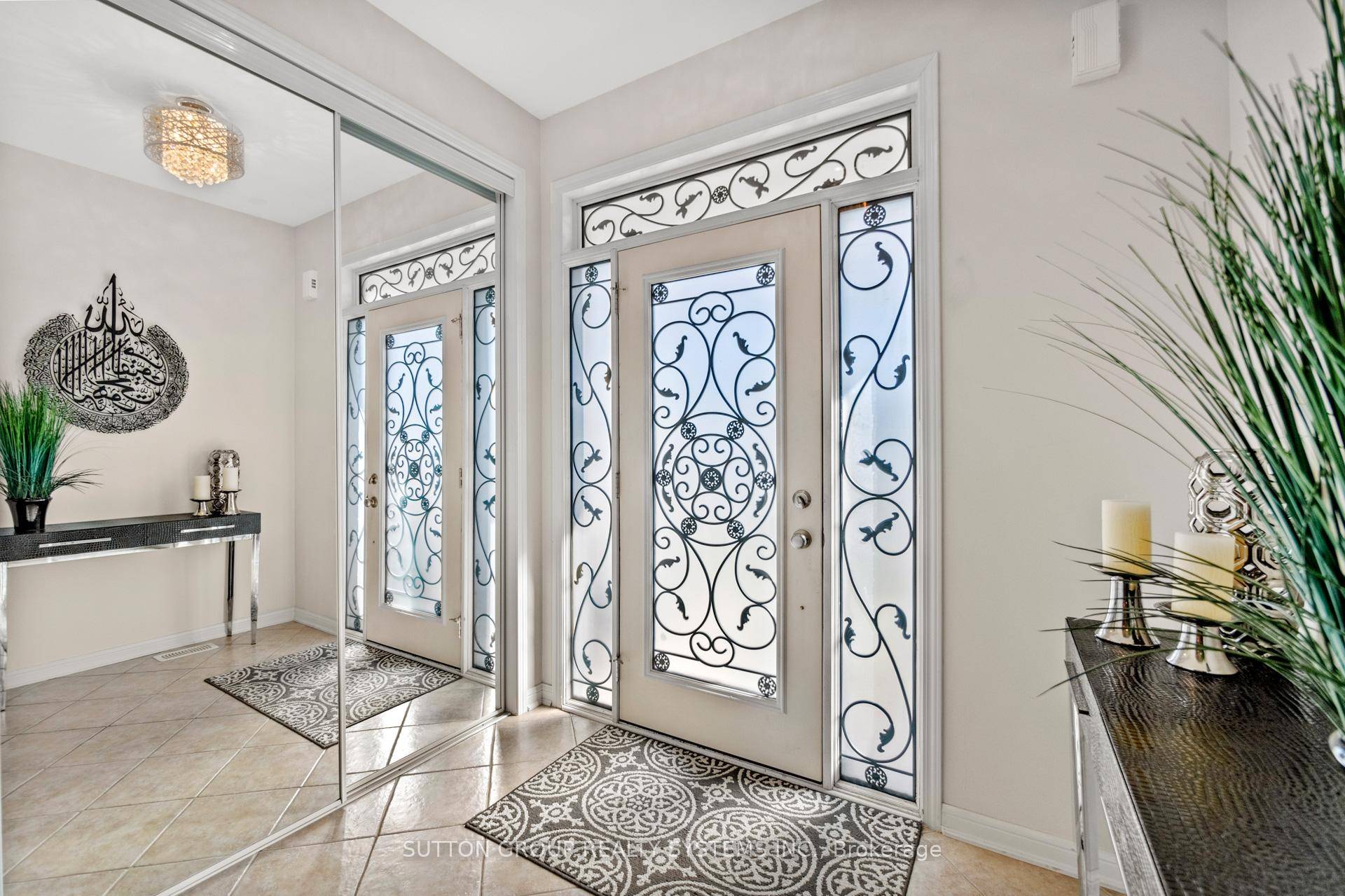 Welcome to 925 Dice Way, a beautifully upgraded 4 bedroom, 4 bathroom double car detached home situated on a 43 ft lot in Milton's highly sought after Willmott neighbourhood.