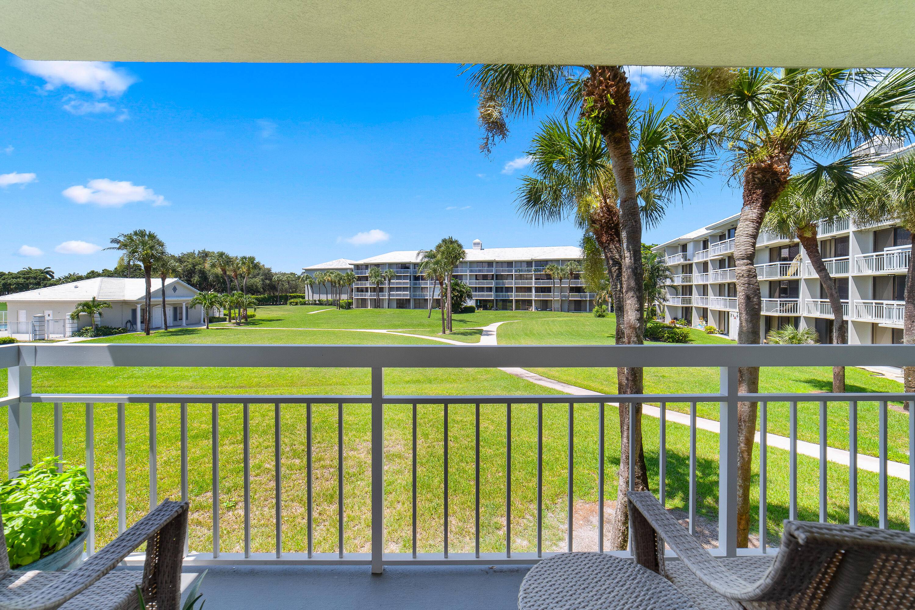 Welcome Home ! Cozy, Open, Spacious 2 bedrooms plus Den bonus room for guests, office, laundry.