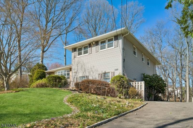 Beautifully updated 3 bedroom, 3.