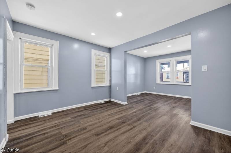 Welcome to 134 Dewey Street in Newark's desirable Weequahic section !