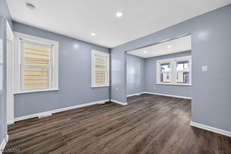 Welcome to 134 Dewey Street in Newark's desirable Weequahic section !