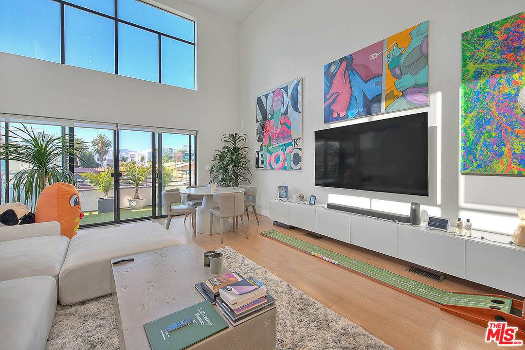 5014   Rosewood Ave 3BR Mid Wilshire La