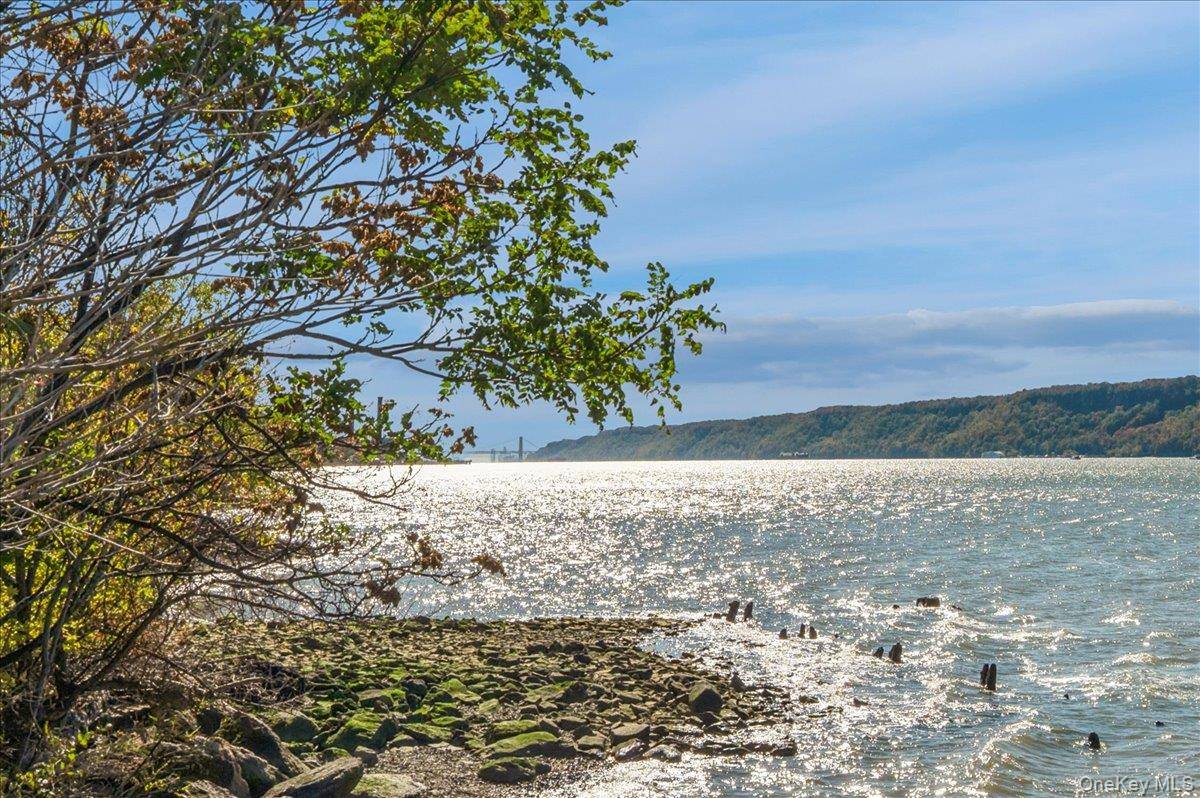 Imagine waking up to incredible views of the Hudson River and the Palisades every day from this bright and sunny 2 bedroom, 2 bath apartment at the Riverwatch Condominium.