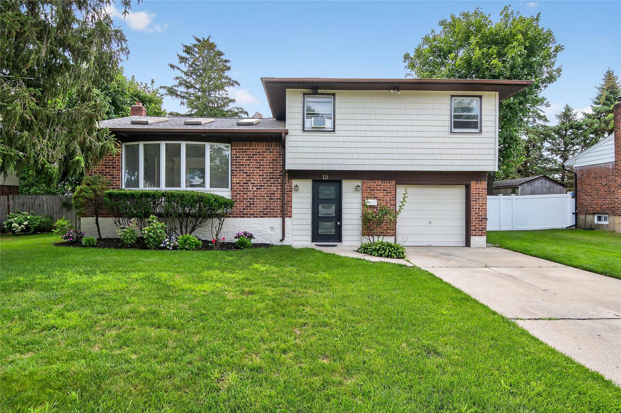 Welcome to this oversized bright amp ; spacious Fully Updated 4 bedroom 2 full bath split in NORTH SYOSSET !
