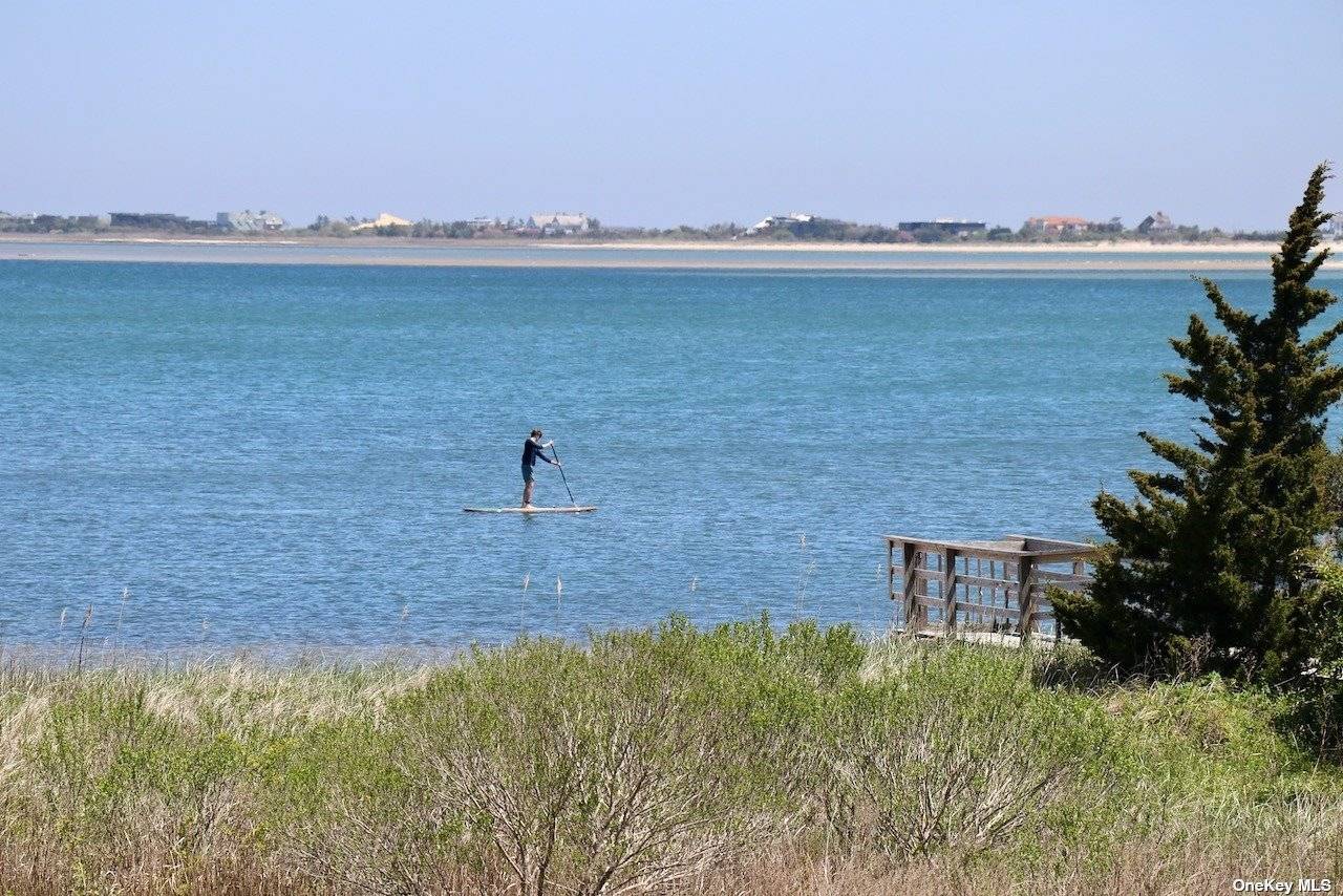 Amazing beach house located on a quiet dead end street ready for summer fun !