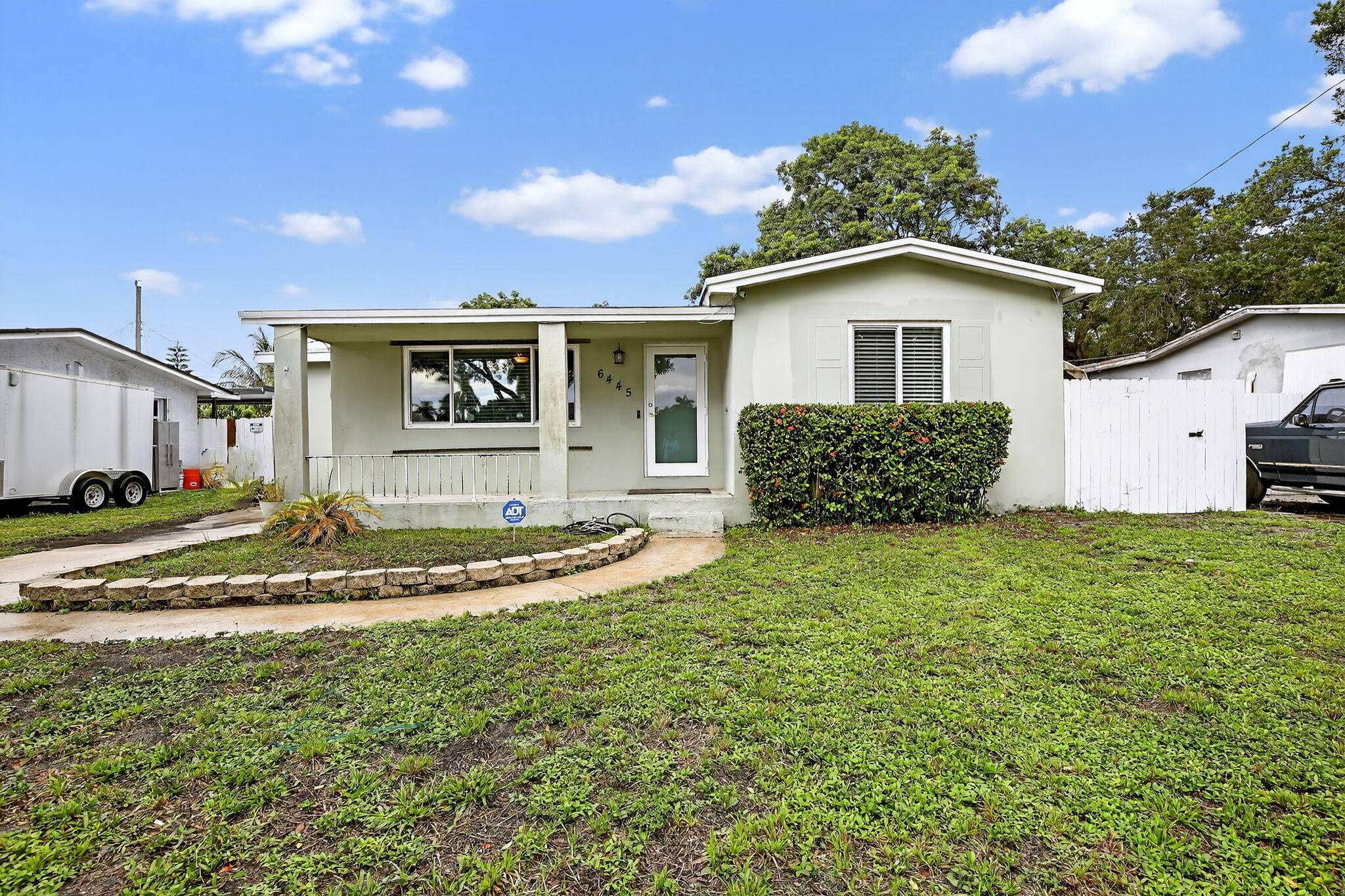 Charming 3BR 2BA with FULL IMPACT WINDOWS DOORS, 2018 roof, 2024 water heater, septic tank cleaned Oct.