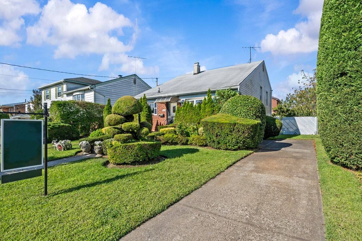 Welcome to this perfectly located Mill Basin single family home, available for the first time in decades !