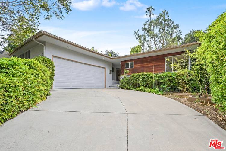 9512   Duxbury Ln 3BR La