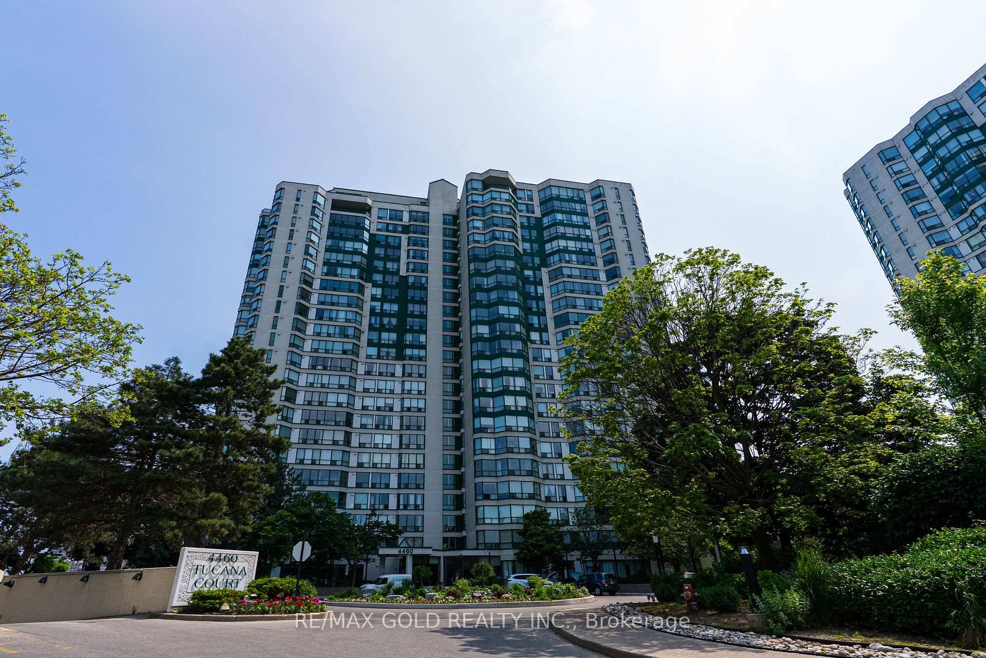 Modern 2 Bedroom Condo with Solarium amp ; Resort Style Amenities in Prime Location !