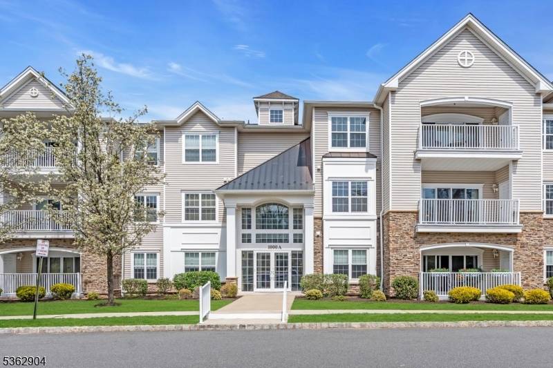 Living in Somerset Run, a premier gated 55 community, means embracing a carefree and vibrant lifestyle with access to an impressive 25, 000 sq.