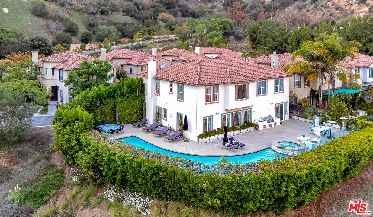 2752 Stone View Ct 5BR Hollywood Hills East La