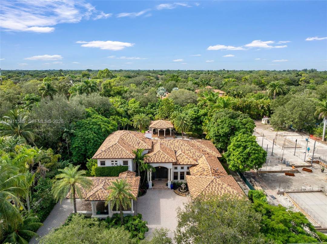 Expansive home on an oversized lot in desirable Glenvar Heights !